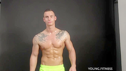 Glistening Pecs on Display: Oiled Asian Hunk Flexes His Ripped Muscles – Sexy Muscle 18+