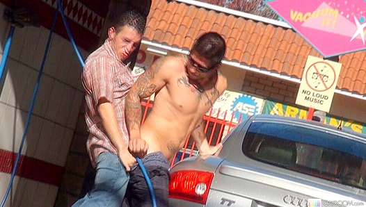 Steamy Car Wash Encounter: Marios Dirty Threesome with Naughty Butt Bandits – GayXXX