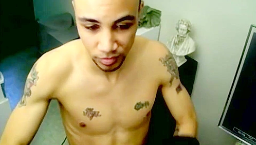 Ripped Tattooed Beefcake Struts His Stuff Exposed – Unbridled Masculine Desire