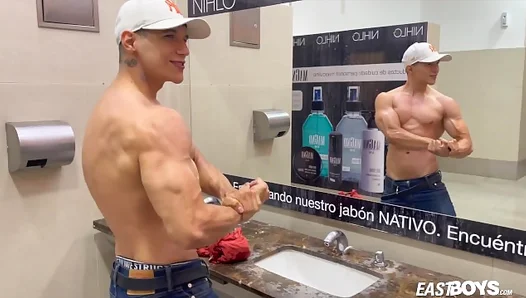 Biancos Sizzling Physique Unleashed: Ripped Muscle Show for Hungry Eyes – TinyGays 18+