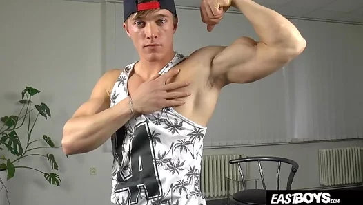 Larry McCormicks Chiseled Physique On Display - Flexing Naked Ripped Teen Beef