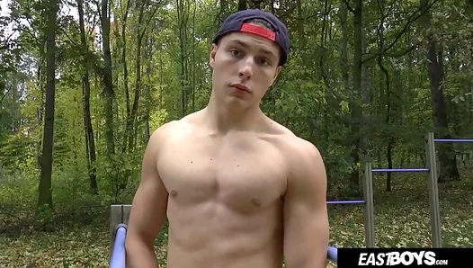 Hunky Studs Hands-On Massage for Hot, Bitten-Sweet Young Buck — Randall White 18+