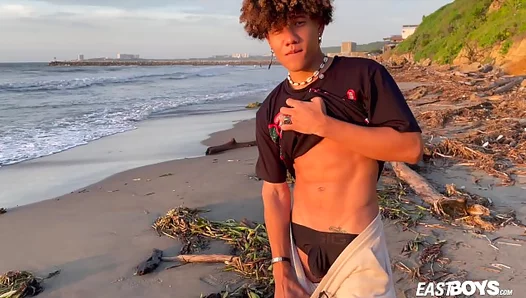 Colombian Beefcake Shows Off Ripped Body, Then Uncovers Massive Meat – Freshly Fed Muscle