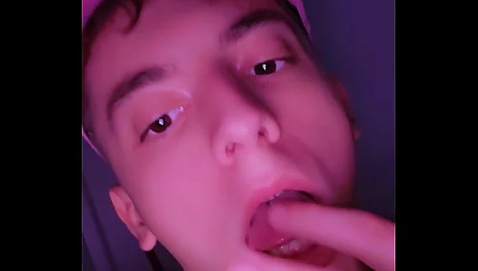 Naughty Twinks Toilet Surprise: Drinking Fresh Piss after Peek