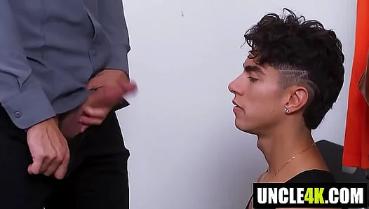 Deep Throating Passion: Alfonso Osnayas Rousing Ride on Brogans Hung Manhood - 18+