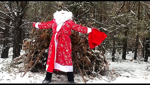 Sledding into Christmas Cheer: Santas Secret Snowy Forest Jerk Off with Massive Russian