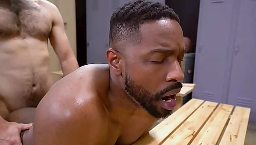Steamy Gym Encounter: Hung Black Thug Stretches Muscular Hole – Hot Gay Sex