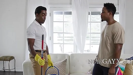 Steamy Sweat Skin: DeAngelo Jordans Dives into Naked Cleanup Fun with 18+ Gay Hotties
