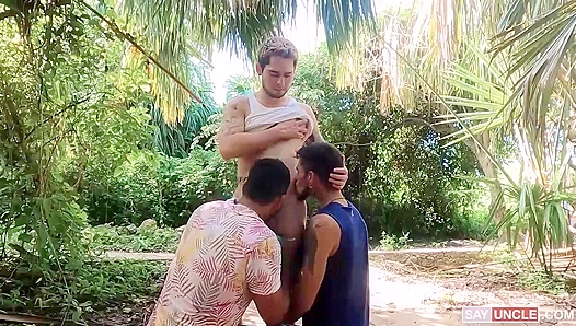 Sweaty Latino Threesome: Dripping Men Share Passionate Cum Swaps – LatinLeche