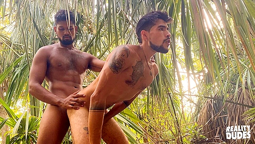 Benjamin Damians Steamy Forest Frenzy: Tree-Shaded 69 Blowjobs – GayPornWoodland