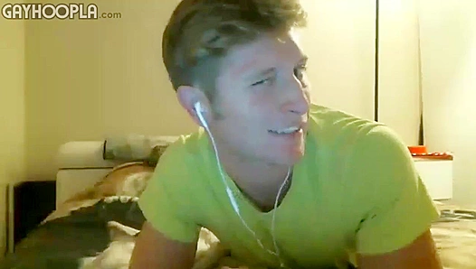 Blonde Beautys Handsome Display: Juggling Cock in Scorching Solo – GayHooplea