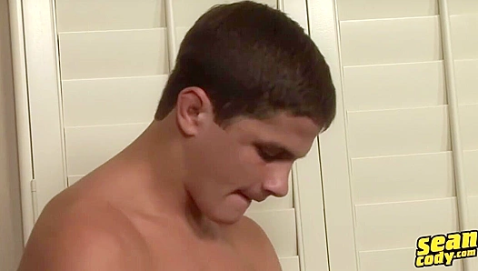 Gorgeous Lukas Slick Solo Show: Masterful Handwork Brings Him to Bliss – NaughtyLads 18+