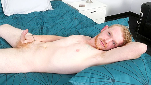 Fiery Ginger Nigel Teases with His Thick Hard-on on Live Cam - NaughtyXtapes 18+