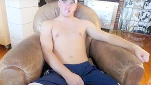 Handsomers Hungry Hole Takes Beaus Thick Shaft Balls Deep in Steamy Raw Threeway –