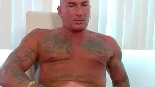 Muscular Stud Chevelle Shows Off Thick Cock to Mature Fans – Steamy Gym Flesh