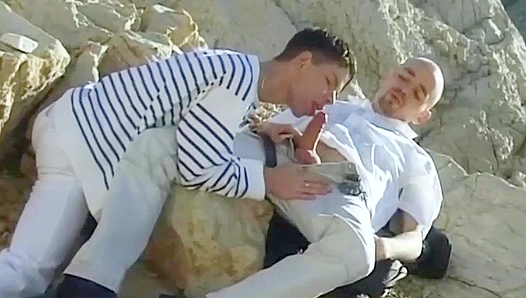 Beachside Temptation: Raw, Amateur Passion Ignites by the Waves - GayPrideX 18+