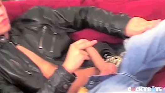 Patrick Crosss Solo Sizzle: Juggling Oozing Heat in a Cockyboys Orgasm