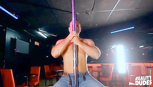 Beefy Daddy Darcy Oaks Exposes It All in Raunchy POV for RealityDudes