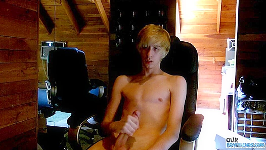 Slow, Sensual Leather Chair Jerk Session Unfolds as Ripped Adonis Spreads Muscles Wide