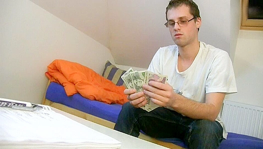 Thirsty Nerd Livestreams Desperate Deep-Throat Session to Settle Bills