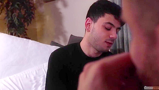 Rileys Steamy Beefcake Rendezvous: Raw Passion Ignites as He Goes Hard – GayPrideX 18+