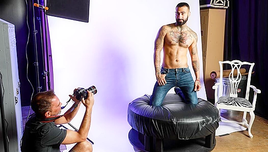 Rikk York Surrenders to Joe Parkers Raw Desire: A Hairy, Muscular Affair – HotDudesOver30