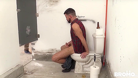 Jaxton Wheeler Brandon Evans Intense Bathroom Threesome: Slick Skin Hung Cocks – BromoUS