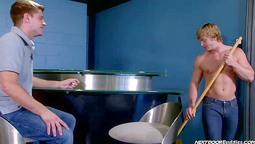 James Huntsman AJ Monroes Steamy Neighbor Encounter: Deep Throat Delight – TinyGays 18+